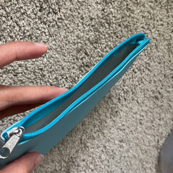 Good Vibes Kiwi 🥝 design cosmetic bag - Picture 10 of 16